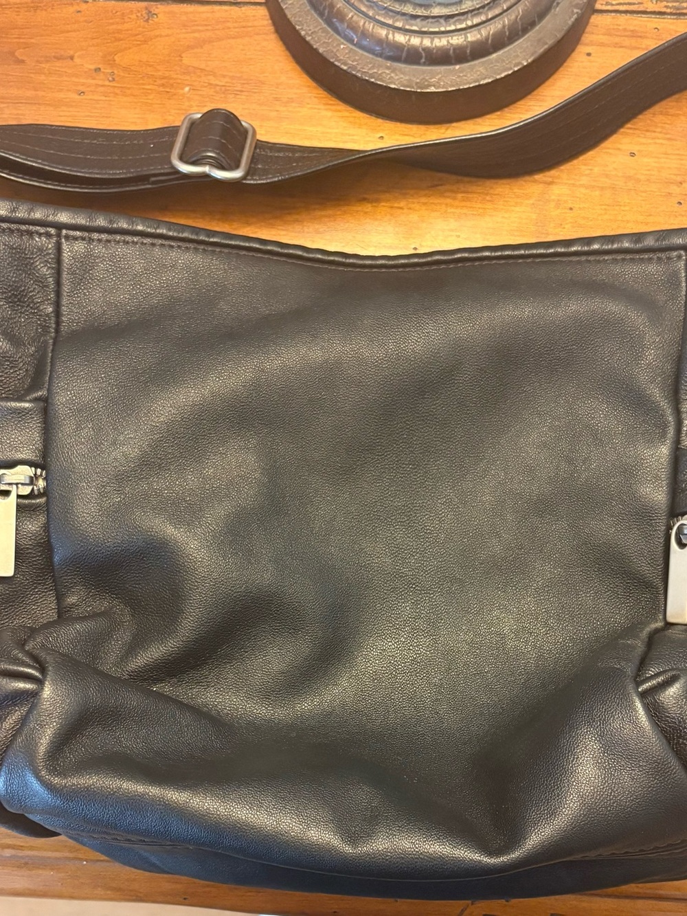 Rough & Tumble Leather Shoulder Bag in meticulous condition! - Picture 3 of 12